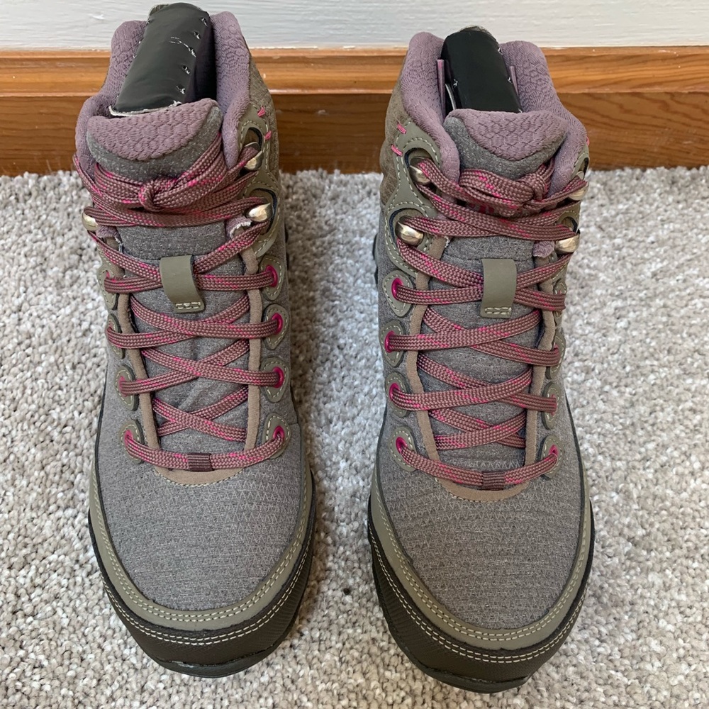 Ahnu Women’s Hiking Boots Size 5
